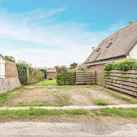 1 Bedroom Awesome In Le Minihic-sur-Rance