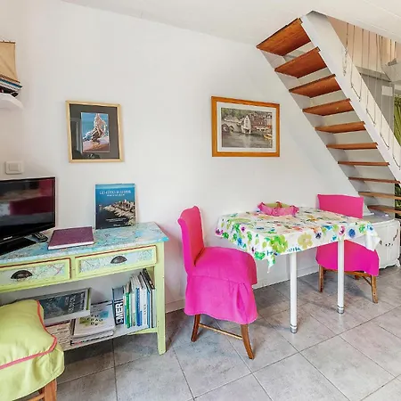 1 Bedroom Awesome In * Le Minihic-sur-Rance