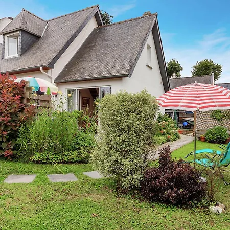 1 Bedroom Awesome In Le Minihic-sur-Rance